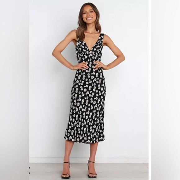 Petal & Pup Lyla Floral Midi Dress NWOT - Picture 1 of 8